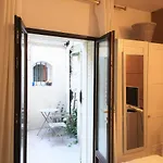 Cosy Parisien La Casita -rue St Charles - Near Beaugrenelle -tour Eiffel-ecole Cordon Bleu -parc Exposition 75015 Bel Emplacement !! Paris