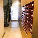 Cosy Parisien La Casita -rue St Charles - Near Beaugrenelle -tour Eiffel-ecole Cordon Bleu -parc Exposition 75015 Bel Emplacement !!