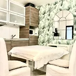 Cosy Parisien La Casita -rue St Charles - Near Beaugrenelle -tour Eiffel-ecole Cordon Bleu -parc Exposition 75015 Bel Emplacement !! * Paris