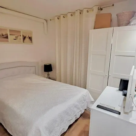 Cosy Parisien -rue St Charles - Near Beaugrenelle -tour Eiffel-ecole Cordon Bleu 75015 Bel Emplacement !!