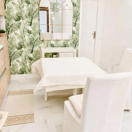 Cosy Parisien -rue St Charles - Near Beaugrenelle -tour Eiffel-ecole Cordon Bleu 75015 Bel Emplacement !!