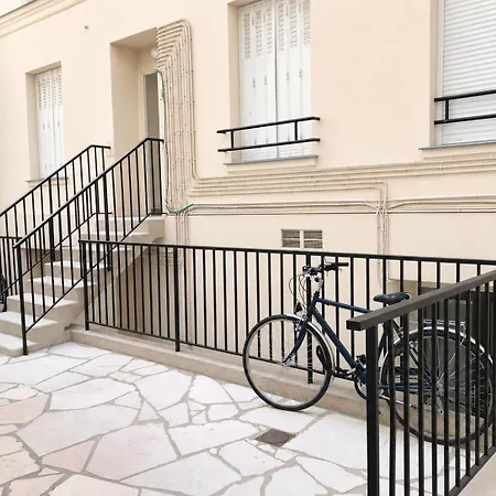 Cosy Parisien -rue St Charles - Near Beaugrenelle -tour Eiffel-ecole Cordon Bleu 75015 Bel Emplacement !!